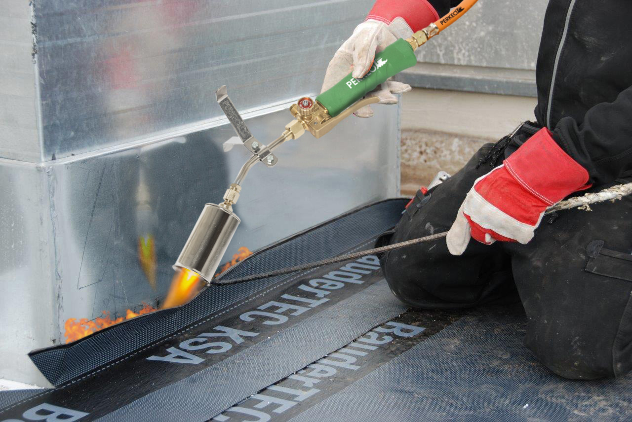 Der neue TITAN HEXE 60 Kanten-Aufschweißbrenner