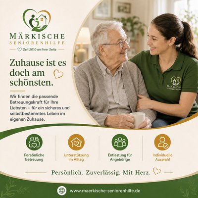 Liebevolle Seniorenbetreuung im eigenen Zuhause: Eine Betreuungskraft begleitet eine Seniorin im Alltag. Bild: KI-generiert für die Märkische Seniorenhilfe.